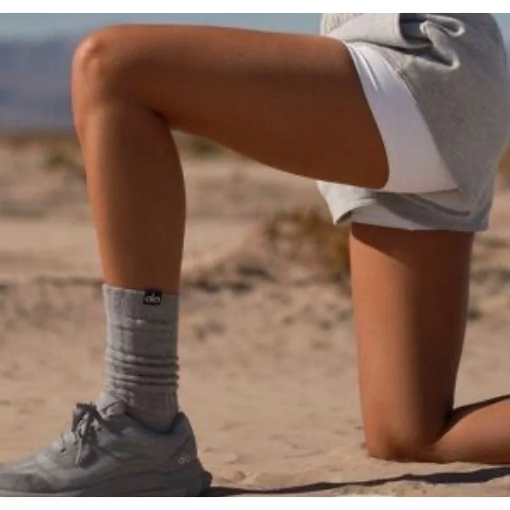 Alo Yoga Unisex Scrunch Sock Athletic Heather Grey Ribbed Slouchy Socks Size M